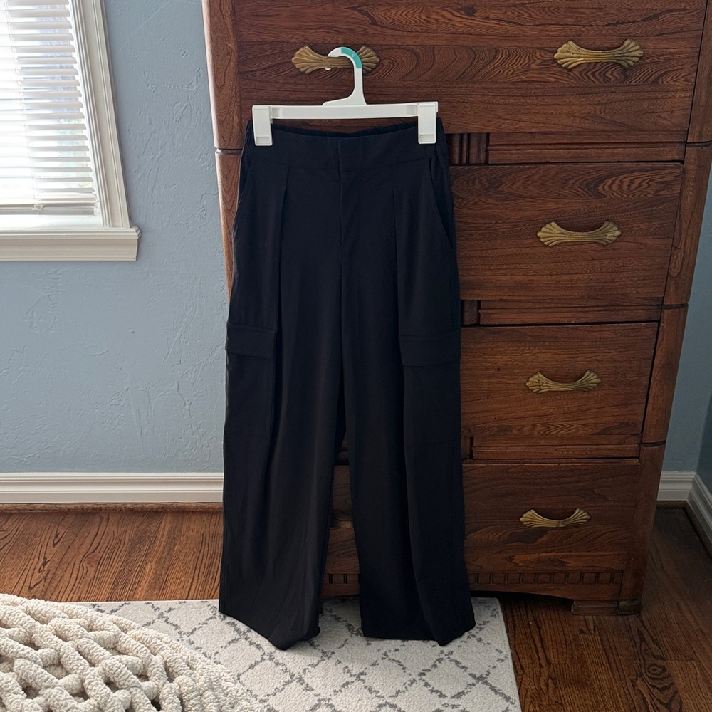 Athleta black cargo trouser!